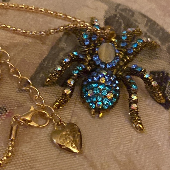 Betsey Johnson Blue Rhinestone Spider Necklace 18” Goldtone Chain - Picture 4 of 6